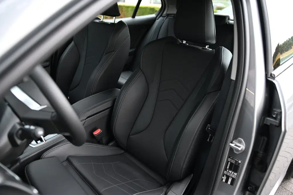 BMW 1-serie 120 M Sport Automaat uit 2026, foto 3