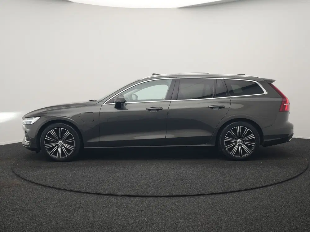 Volvo V60 T6 Recharge AWD Inscription PHEV 340pk uit 2020, foto 2