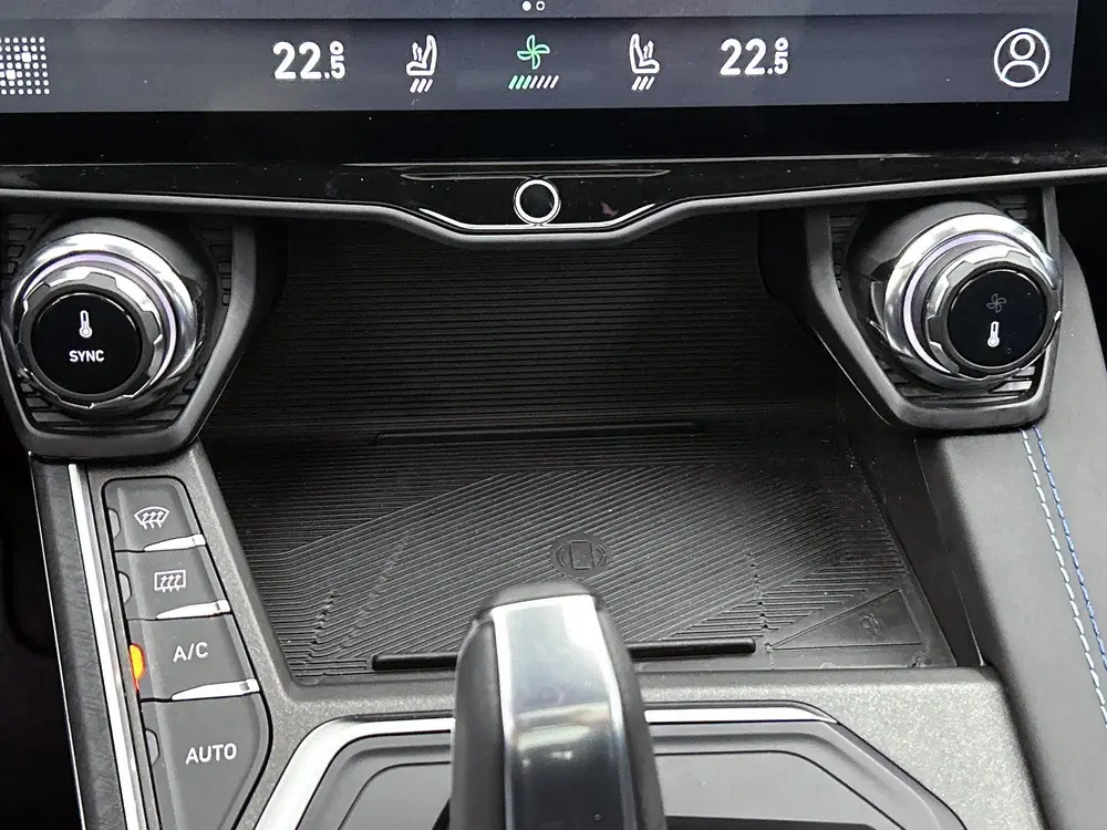 Lynk & Co 01 1.5 uit 2024, foto 11