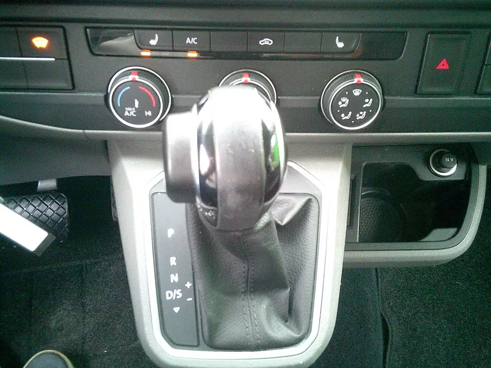 Volkswagen Transporter 2.0 TDI L2H1 28 Bulli VOORZIEN VAN AI uit 2020, foto 14