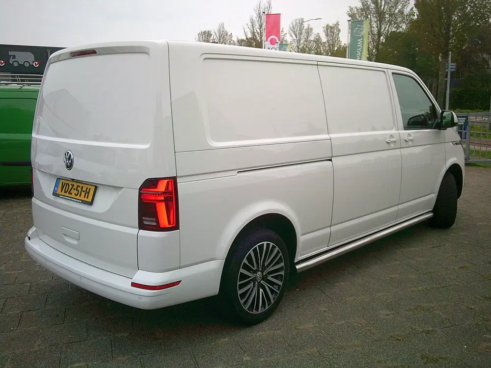 Volkswagen Transporter 2.0 TDI L2H1 28 Bulli VOORZIEN VAN AI uit 2020, foto 5