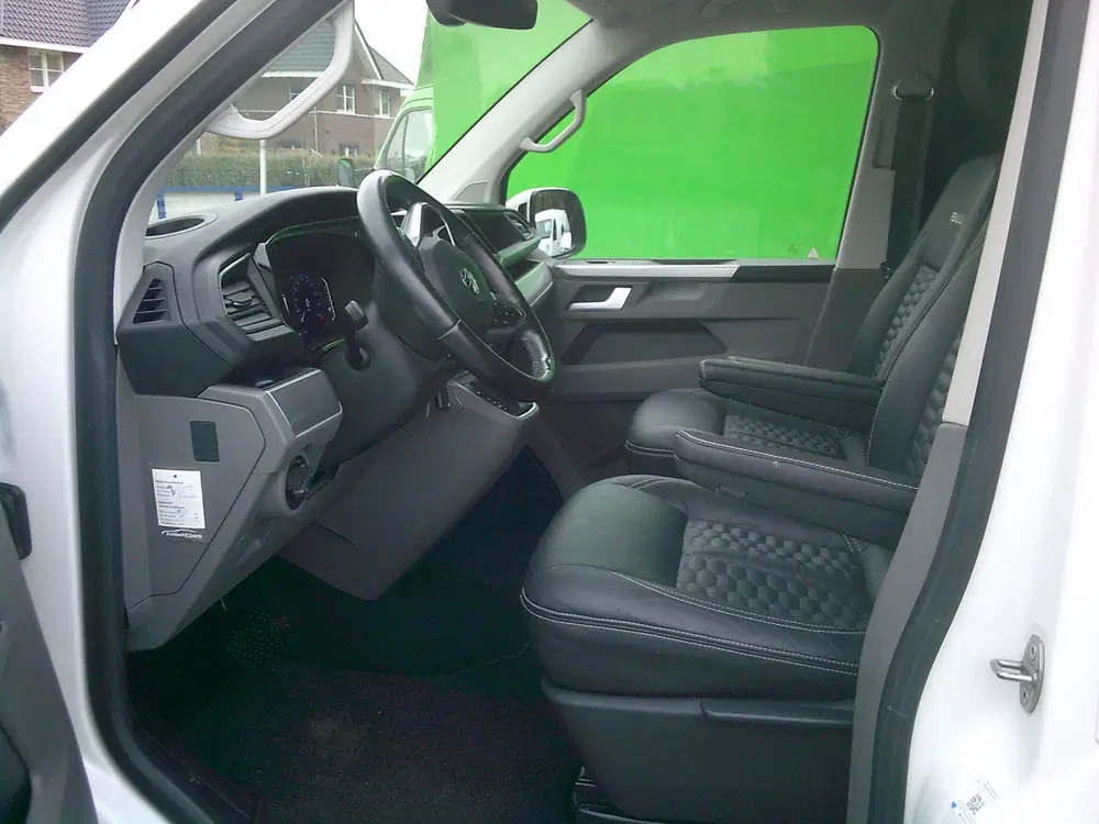 Volkswagen Transporter 2.0 TDI L2H1 28 Bulli VOORZIEN VAN AI uit 2020, foto 9