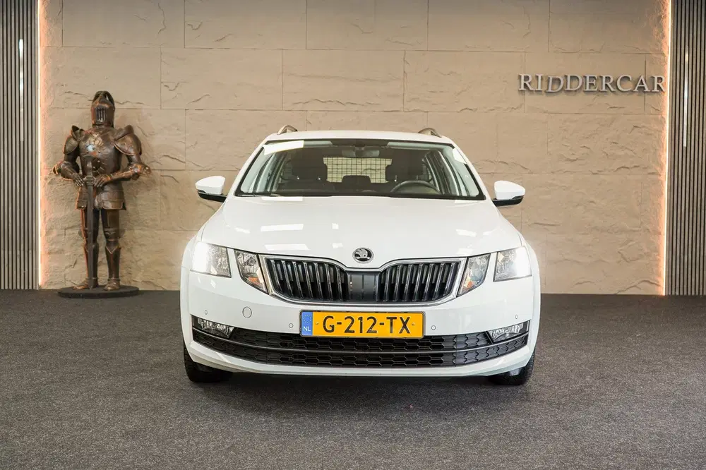 Skoda Octavia 1.5 TSI Greentech Sport Business uit 2019, foto 2