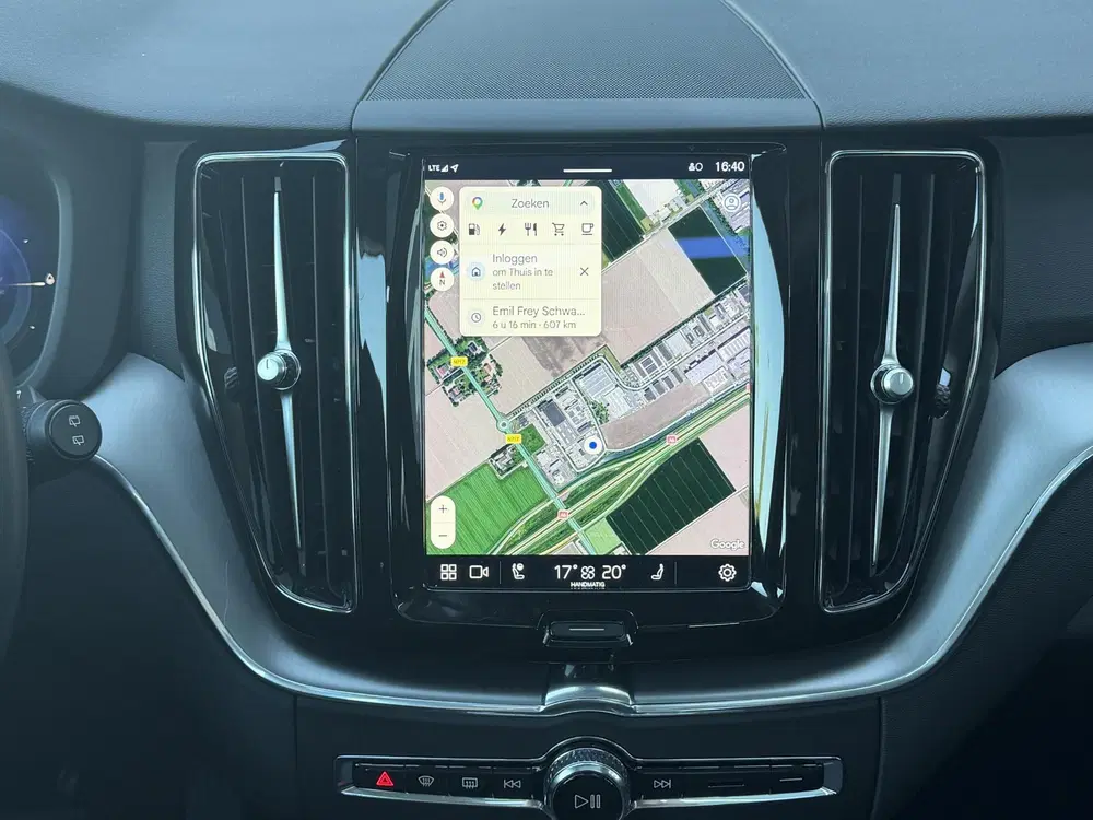 Volvo XC60 2.0 T8 Plug-in hybrid AWD Inscription uit 2022, foto 15