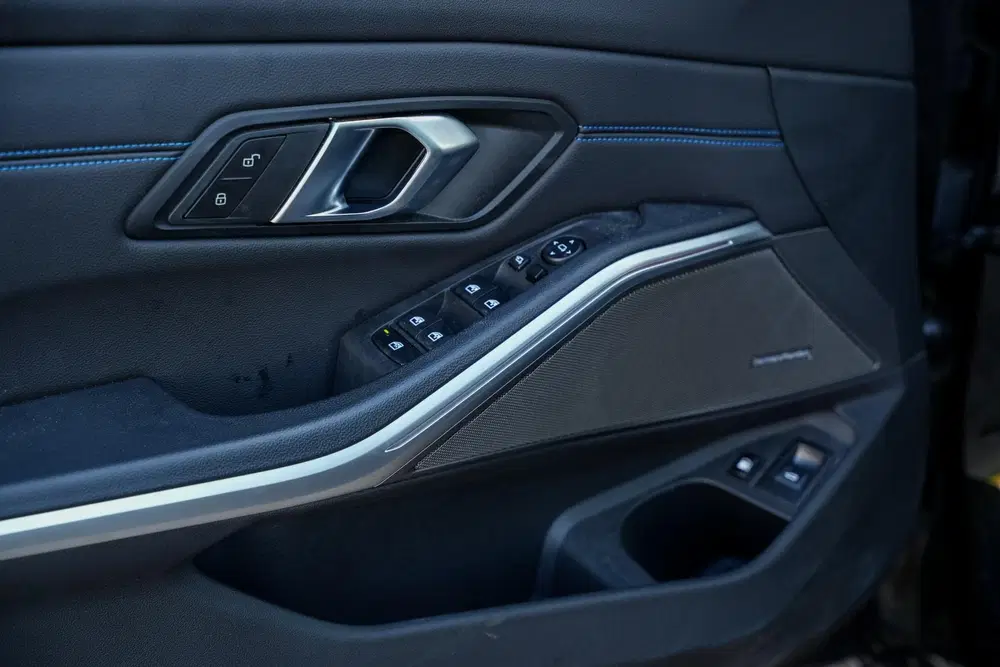 BMW 3-serie 330e xDrive M Pakket Panoramadak HUD Cam uit 2023, foto 14