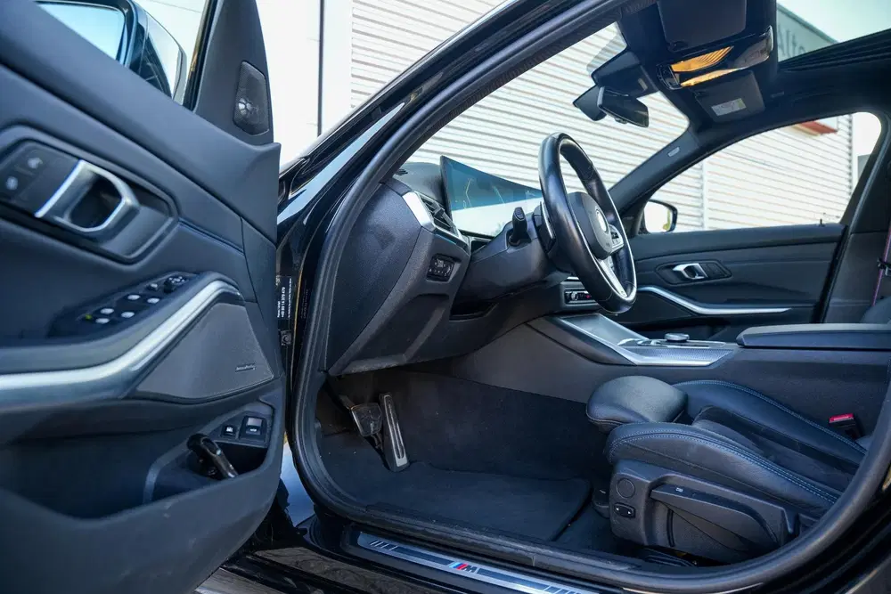 BMW 3-serie 330e xDrive M Pakket Panoramadak HUD Cam uit 2023, foto 6
