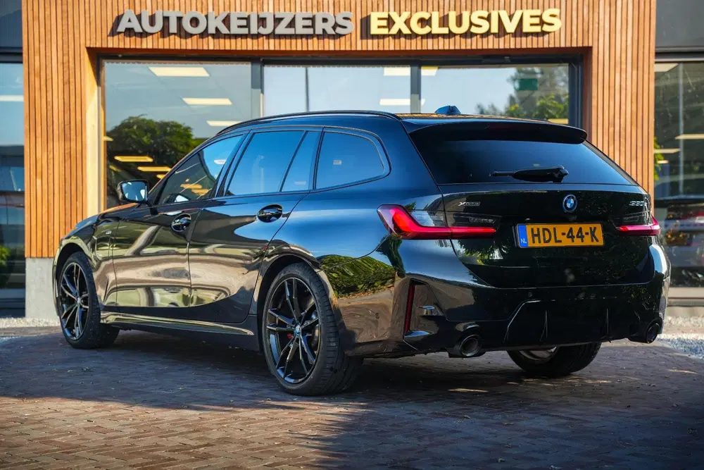 BMW 3-serie 330e xDrive M Pakket Panoramadak HUD Cam uit 2023, foto 7