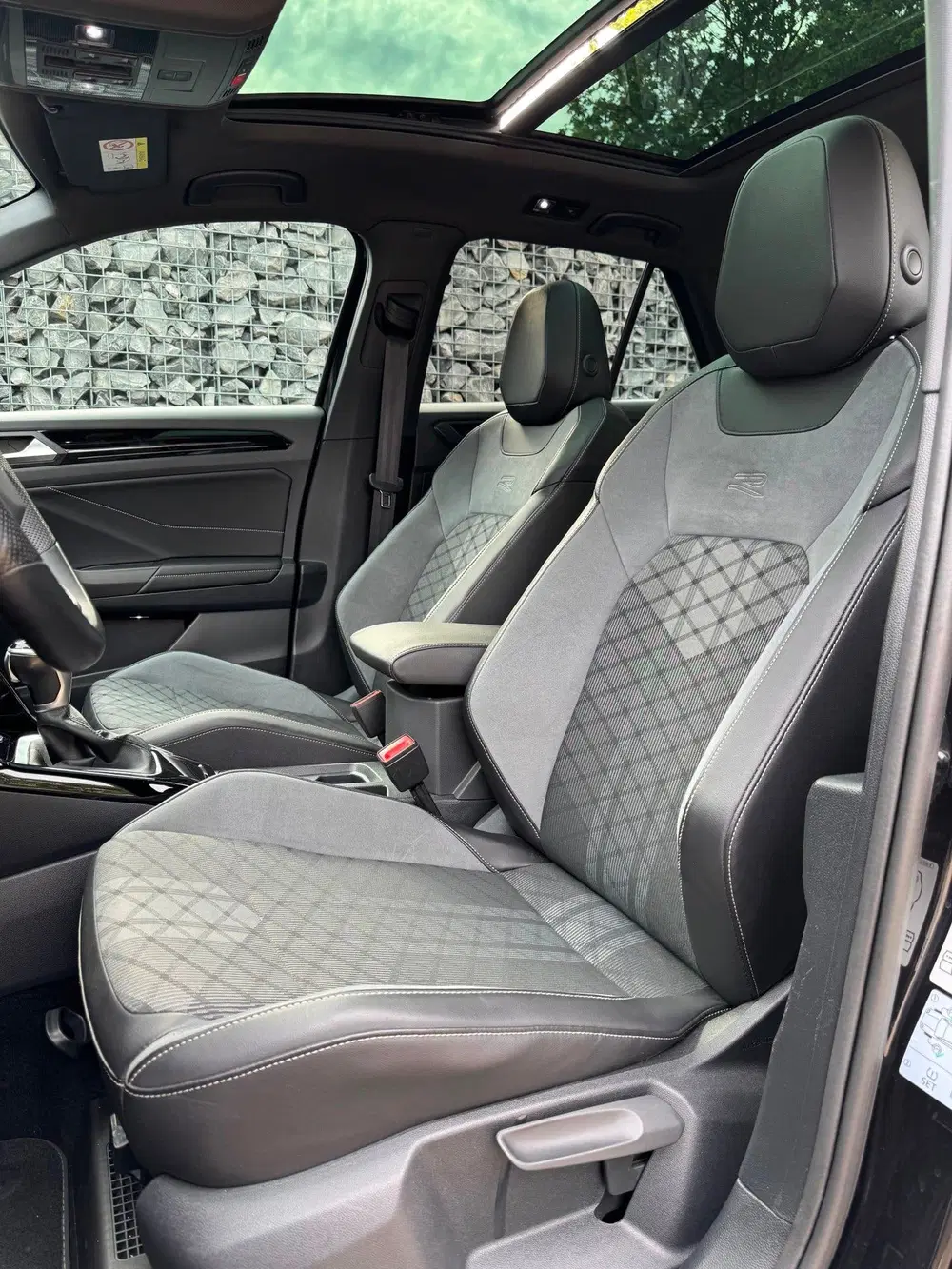 Volkswagen T-Roc 1.5 TSI R-Line 3x R-Line Pano Keyless Trek uit 2022, foto 11