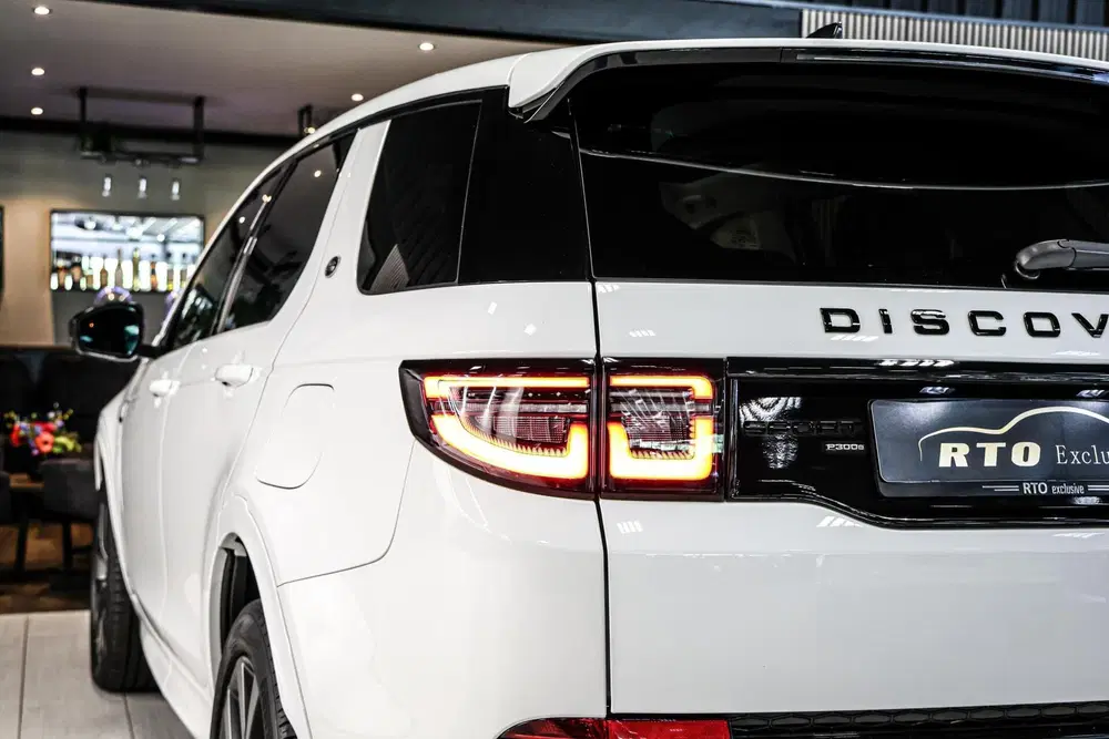 Land Rover Discovery Sport P300e 1.5 R-Dynamic HSE uit 2023, foto 13