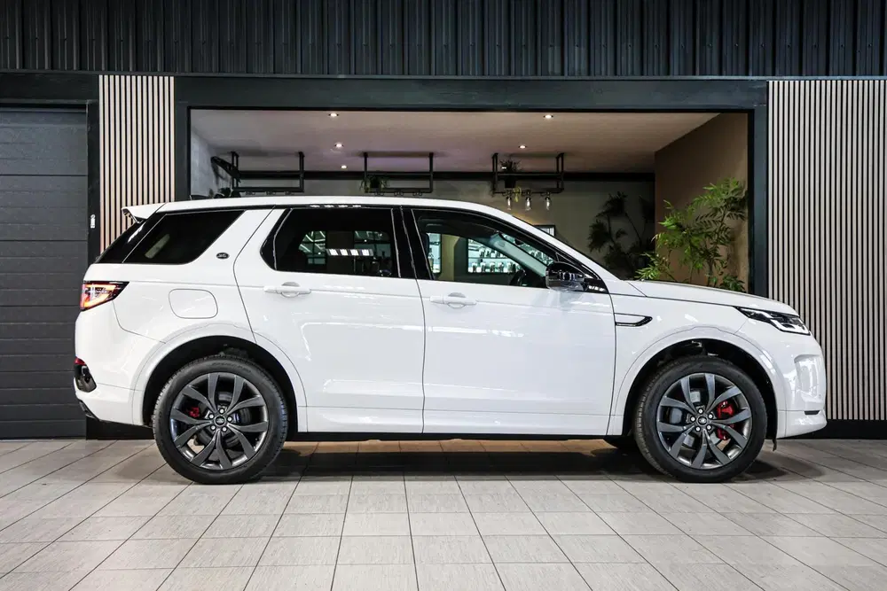 Land Rover Discovery Sport P300e 1.5 R-Dynamic HSE uit 2023, foto 14