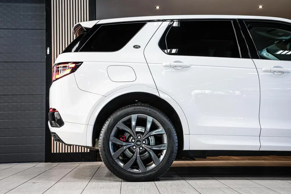 Land Rover Discovery Sport P300e 1.5 R-Dynamic HSE uit 2023, foto 15