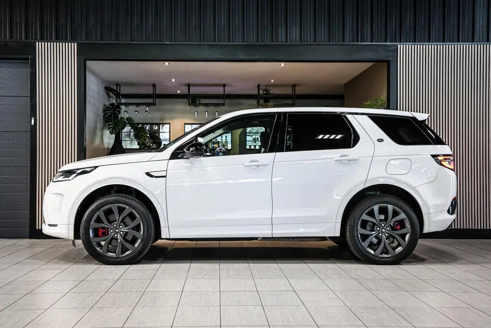 Land Rover Discovery Sport P300e 1.5 R-Dynamic HSE uit 2023, foto 8