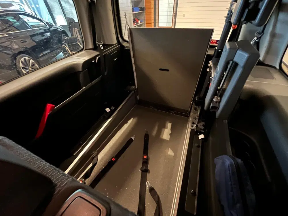 Volkswagen Caddy Maxi Rolstoelauto 5+1 incl bodyguard + lie uit 2019, foto 5
