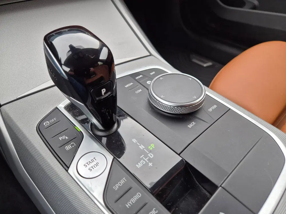 BMW 3-serie 330e Business Edition Plus uit 2022, foto 12