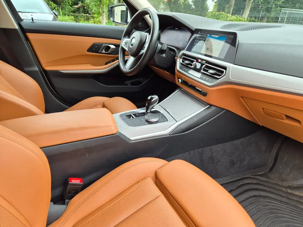 BMW 3-serie 330e Business Edition Plus uit 2022, foto 8