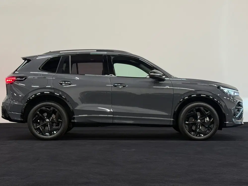 Volkswagen Tiguan 1.5 eHybrid R-Line Black Style Pano Headup uit 2025, foto 10