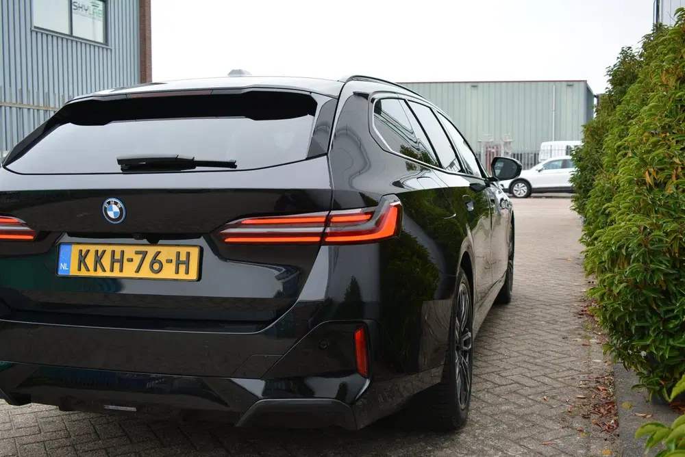 BMW 5-serie 530e M Sport Shadow uit 2025, foto 11