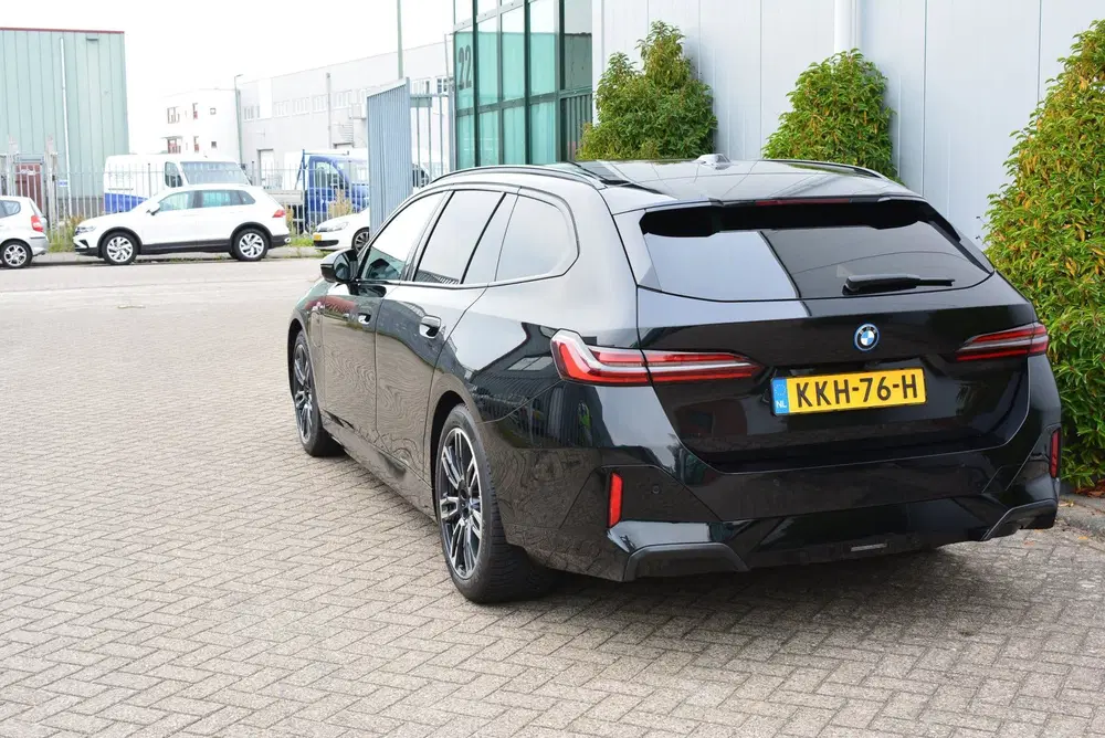 BMW 5-serie 530e M Sport Shadow uit 2025, foto 13