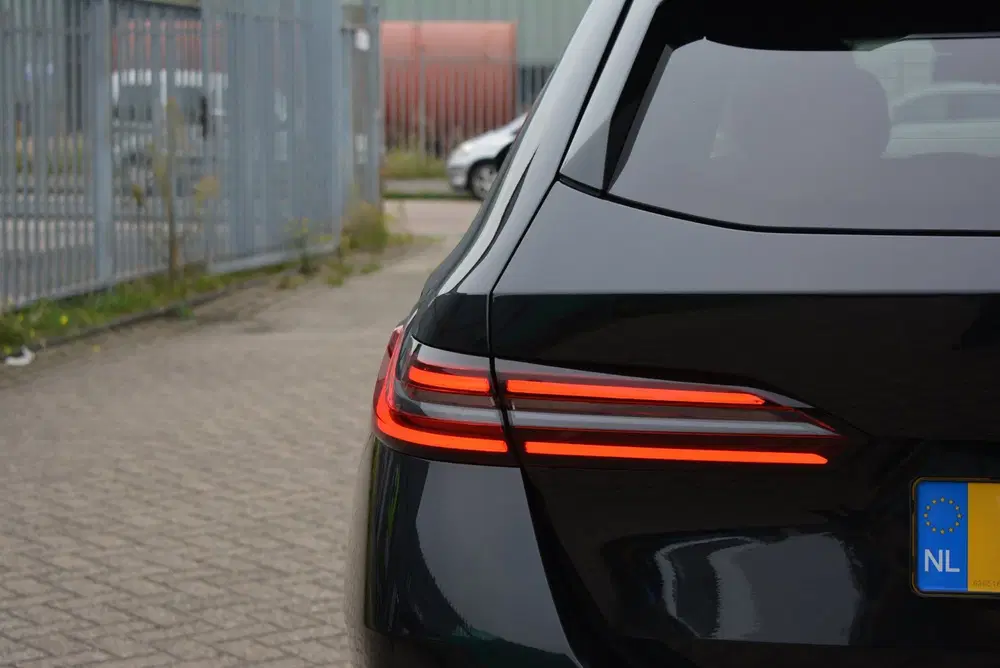 BMW 5-serie 530e M Sport Shadow uit 2025, foto 14