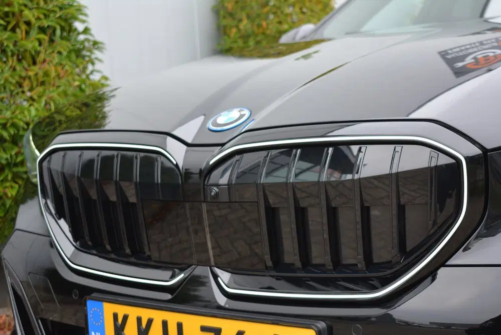 BMW 5-serie 530e M Sport Shadow uit 2025, foto 4
