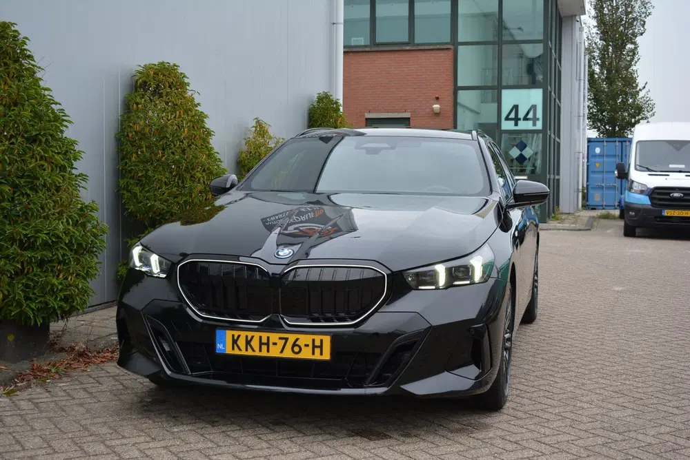 BMW 5-serie 530e M Sport Shadow uit 2025, foto 5