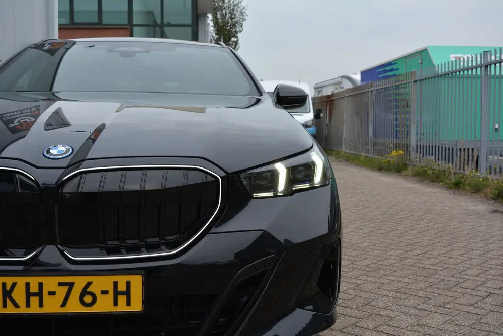 BMW 5-serie 530e M Sport Shadow uit 2025, foto 6