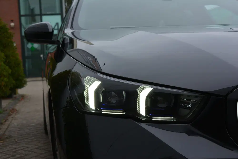 BMW 5-serie 530e M Sport Shadow uit 2025, foto 8