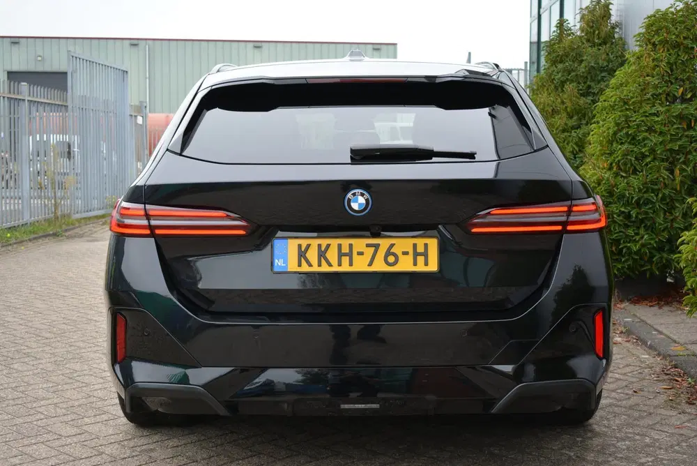 BMW 5-serie 530e M Sport Shadow uit 2025, foto 9
