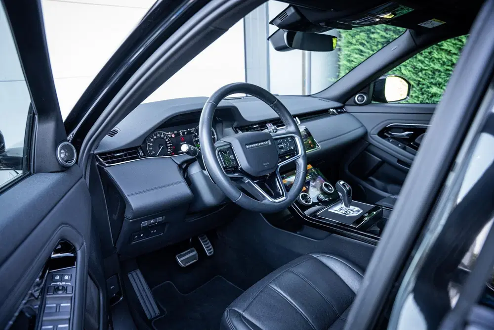 Land Rover Range Rover Evoque P300e AWD R-Dynamic Black-Pack uit 2023, foto 3