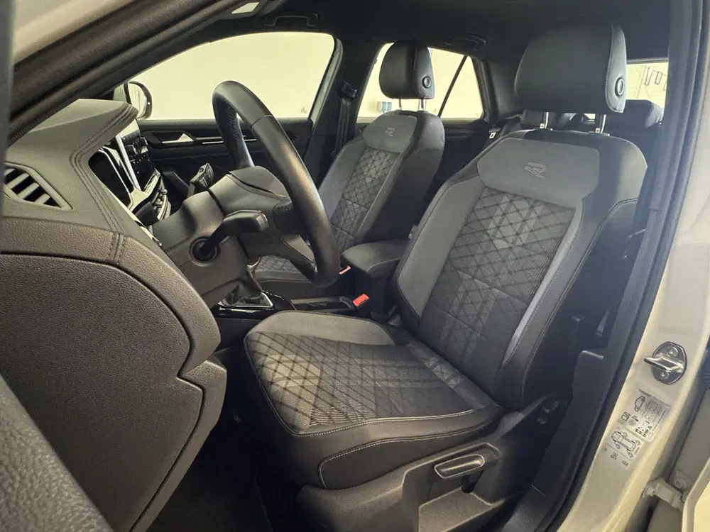 Volkswagen T-Roc TSI 110PK R-LINE SPORT IQ.LIGHT uit 2024, foto 13