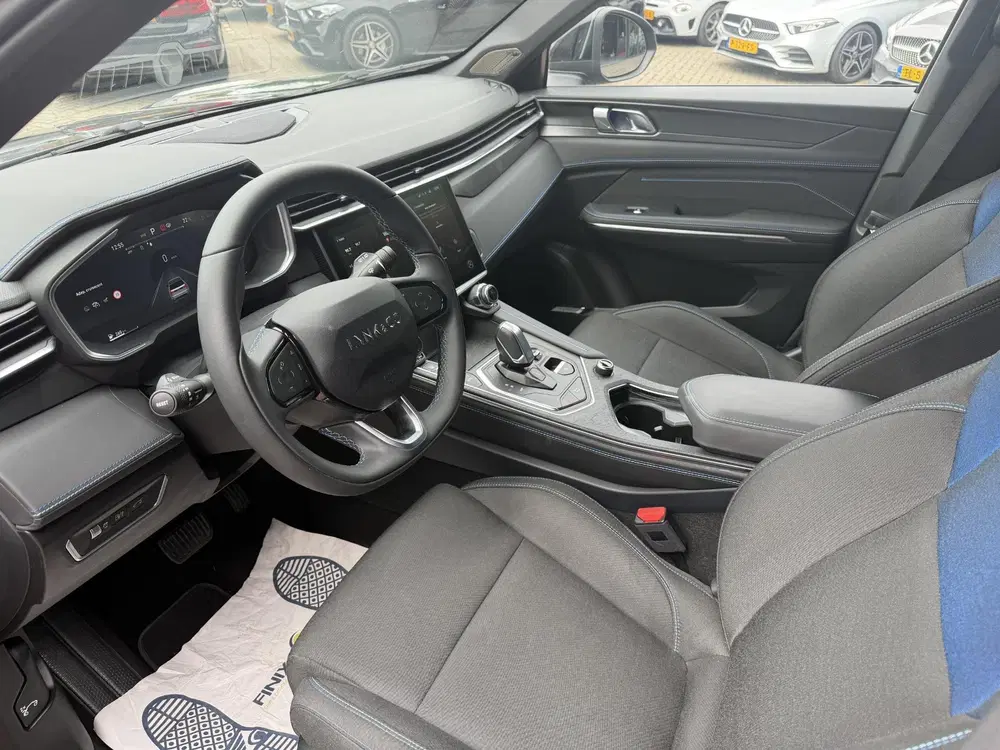 Lynk & Co 01 1.5 BLACK EDITION uit 2024, foto 11