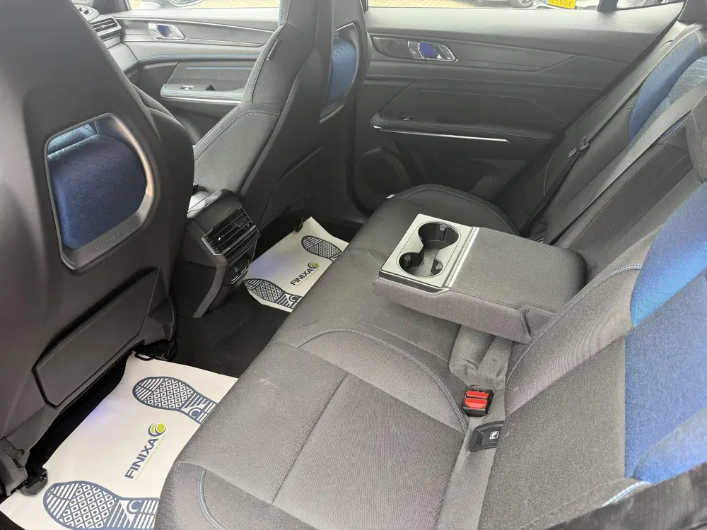 Lynk & Co 01 1.5 BLACK EDITION uit 2024, foto 13