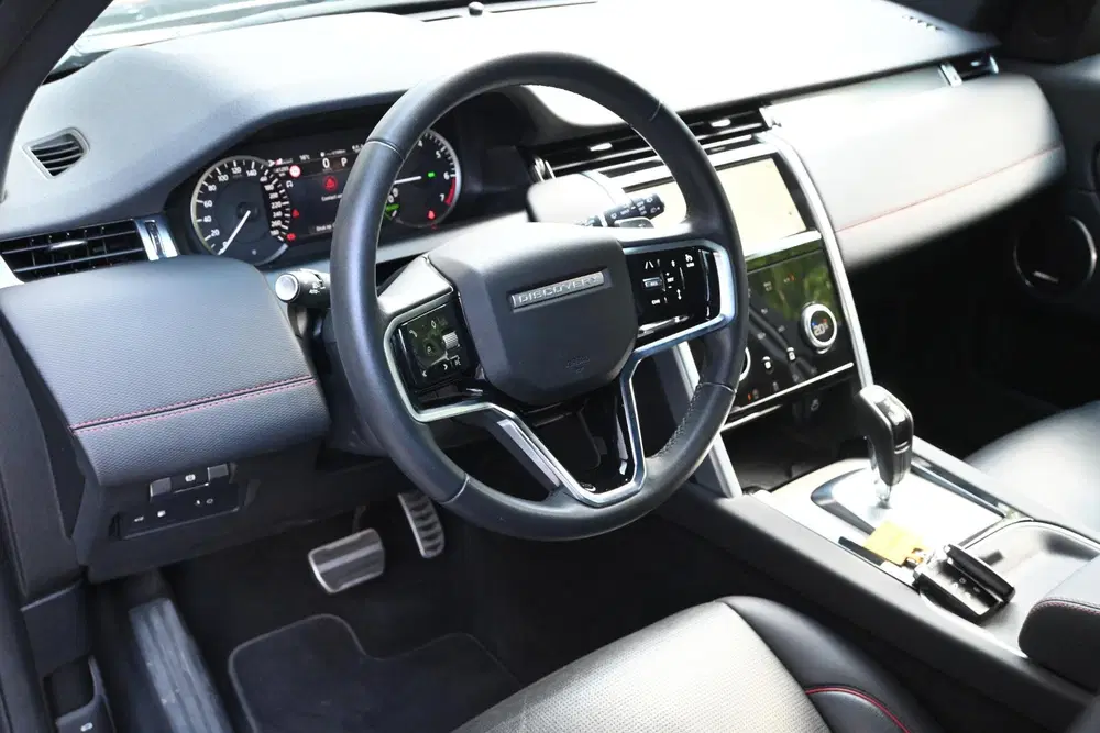 Land Rover Discovery Sport P300e 1.5 R-Dynamic SE uit 2022, foto 8
