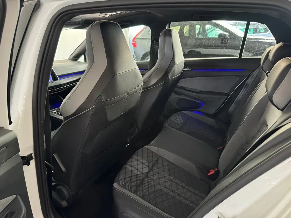 Volkswagen Golf 1.5 eTSI R Line Pano uit 2021, foto 15