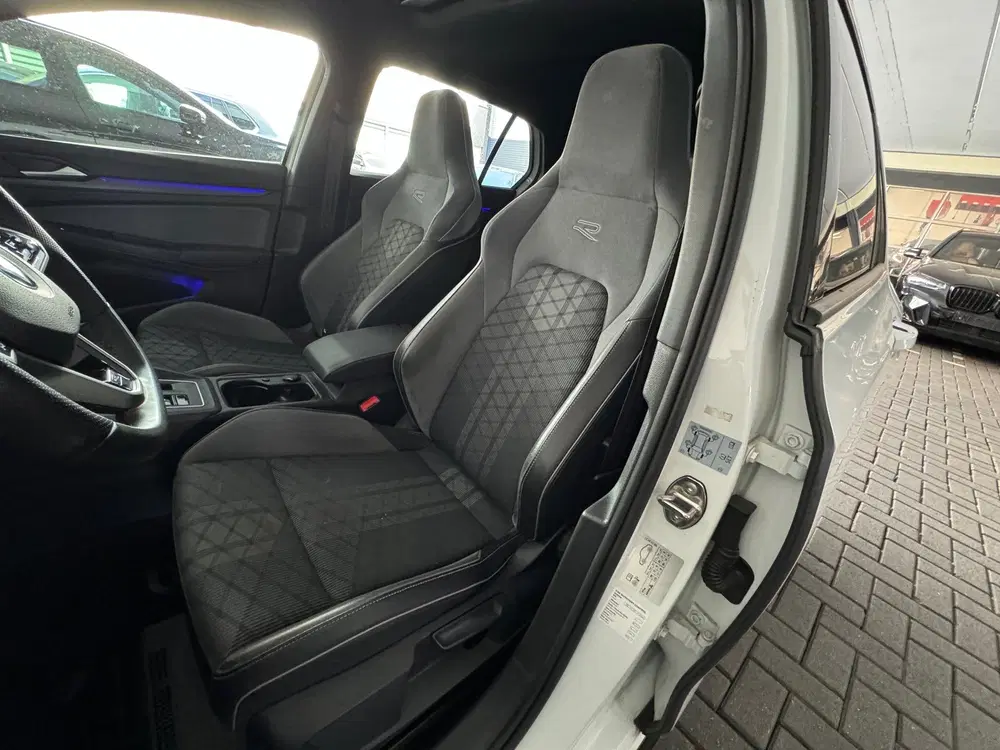 Volkswagen Golf 1.5 eTSI R Line Pano uit 2021, foto 5
