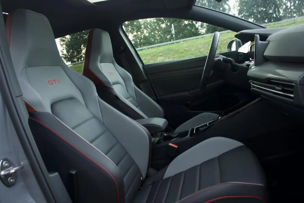 Volkswagen Golf 8 GTI Clubsport uit 2024, foto 10