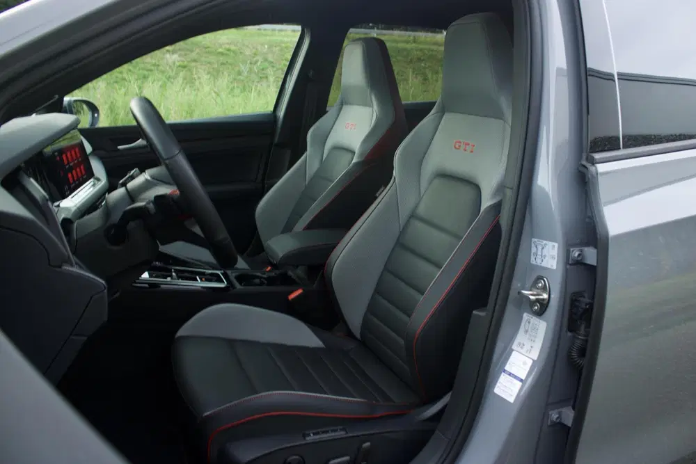 Volkswagen Golf 8 GTI Clubsport uit 2024, foto 8