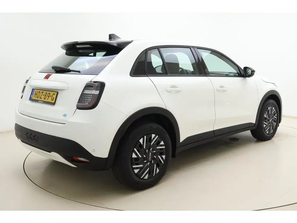 Fiat 600e RED 54 kWh uit 2025, foto 2