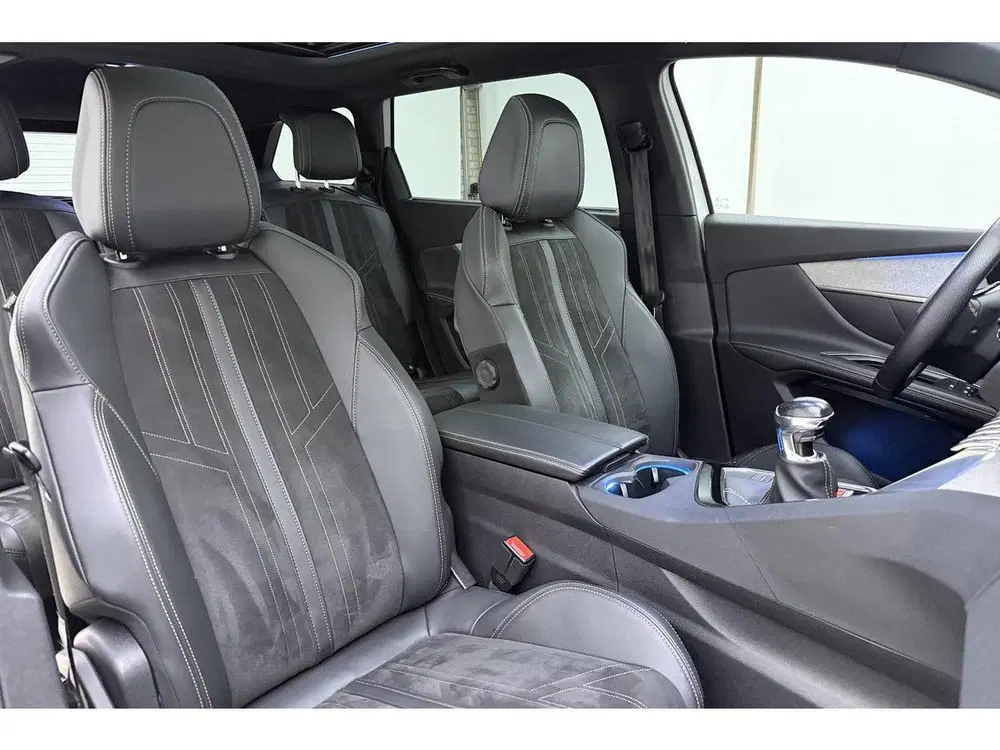 Peugeot 5008 1.2 PureTech GT uit 2021, foto 15