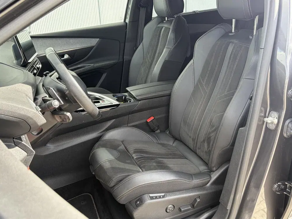 Peugeot 5008 1.2 Hybrid 136 GT Black Pack uit 2024, foto 12
