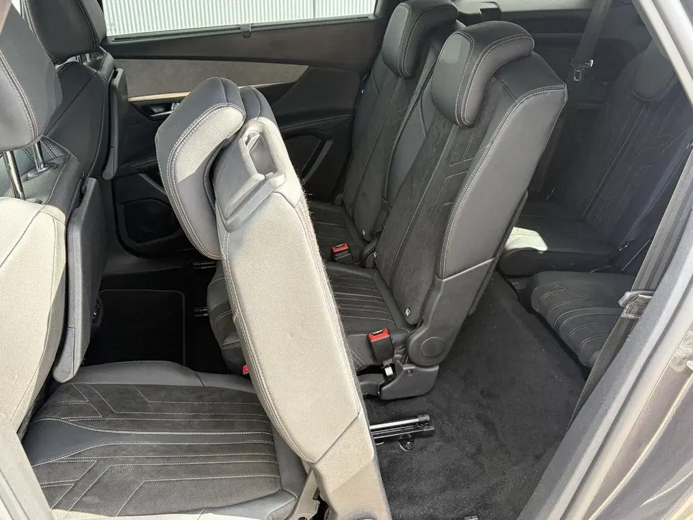 Peugeot 5008 1.2 Hybrid 136 GT Black Pack uit 2024, foto 14