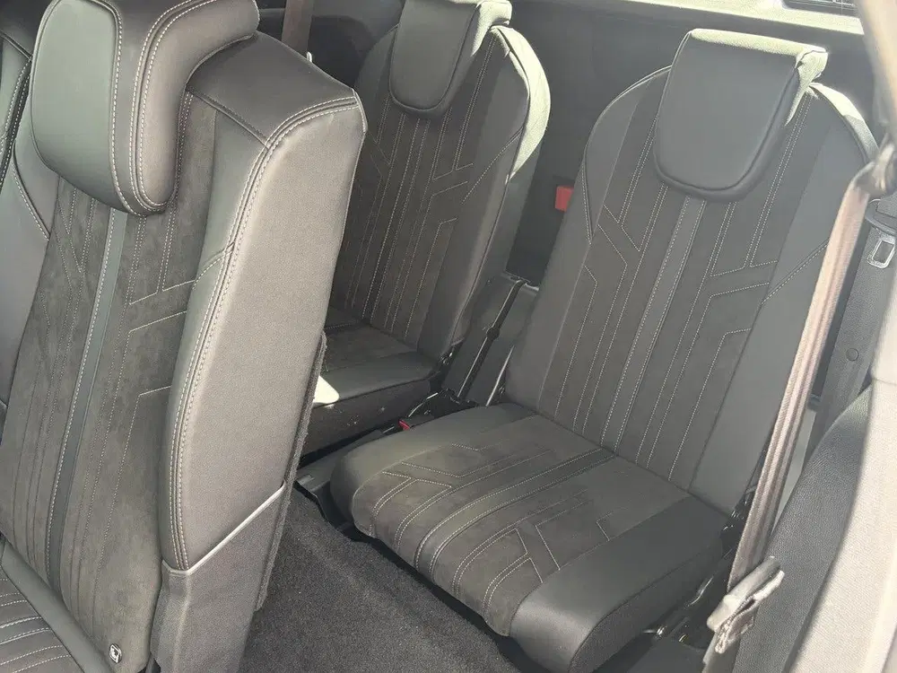Peugeot 5008 1.2 Hybrid 136 GT Black Pack uit 2024, foto 15