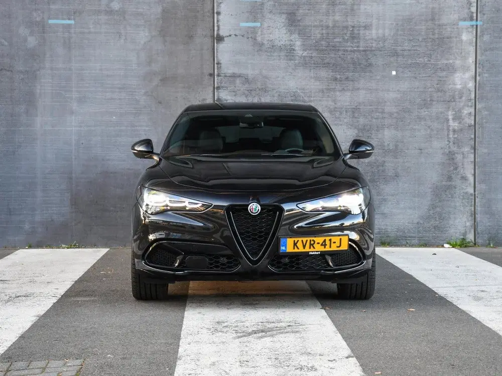 Alfa Romeo Stelvio Veloce Ti 2.0 Turbo 280pk AWD Automaat HA uit 2024, foto 3
