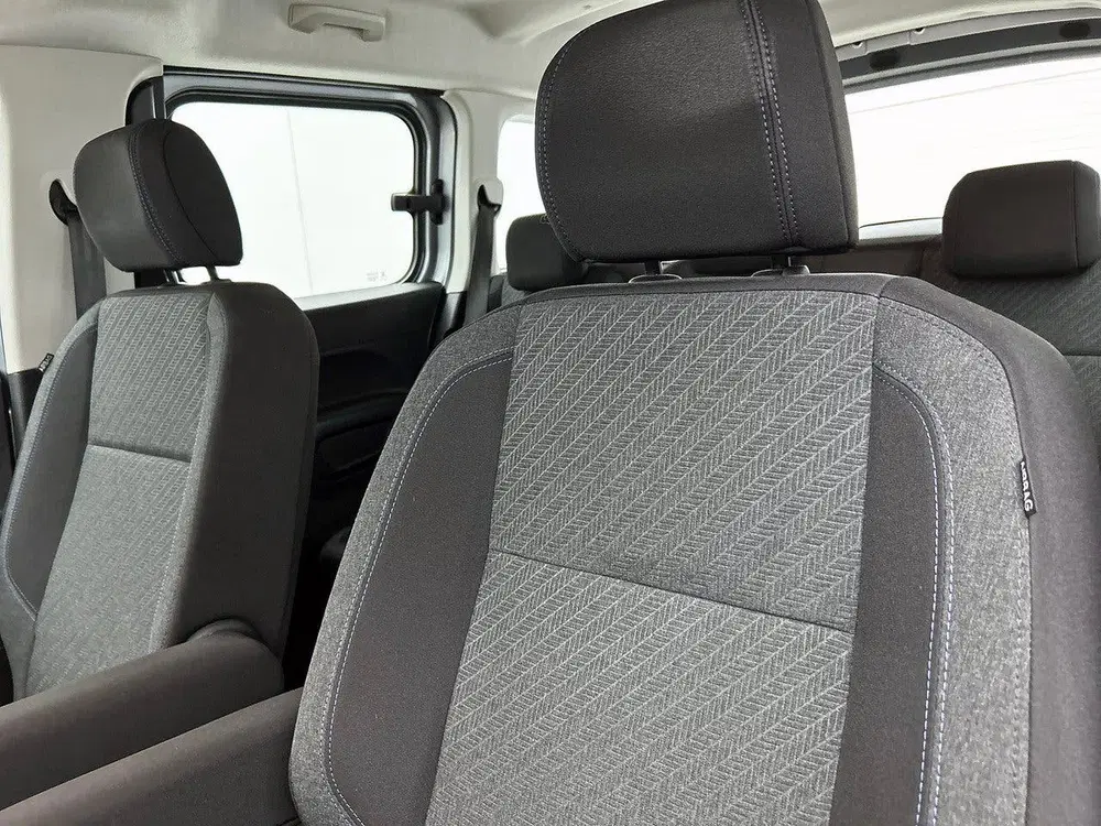 Peugeot Rifter 130pk Automaat Active pack uit 2021, foto 10