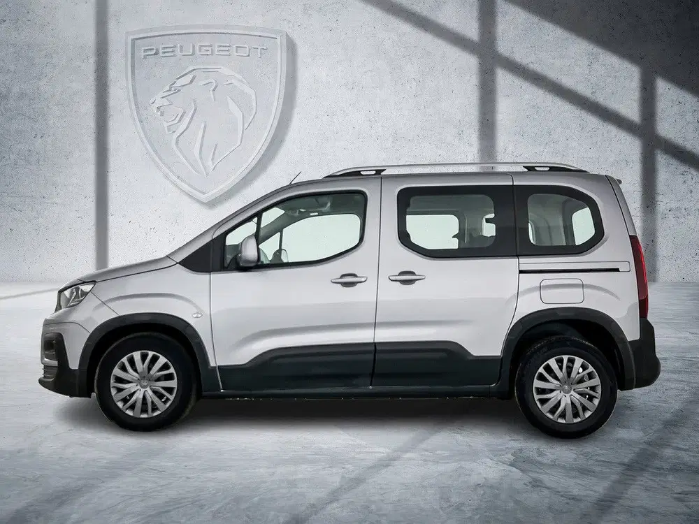 Peugeot Rifter 130pk Automaat Active pack uit 2021, foto 2