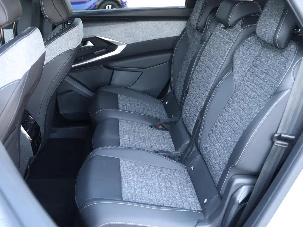 Peugeot 5008 1.2 Allure Hybrid 145 Camera uit 2025, foto 15