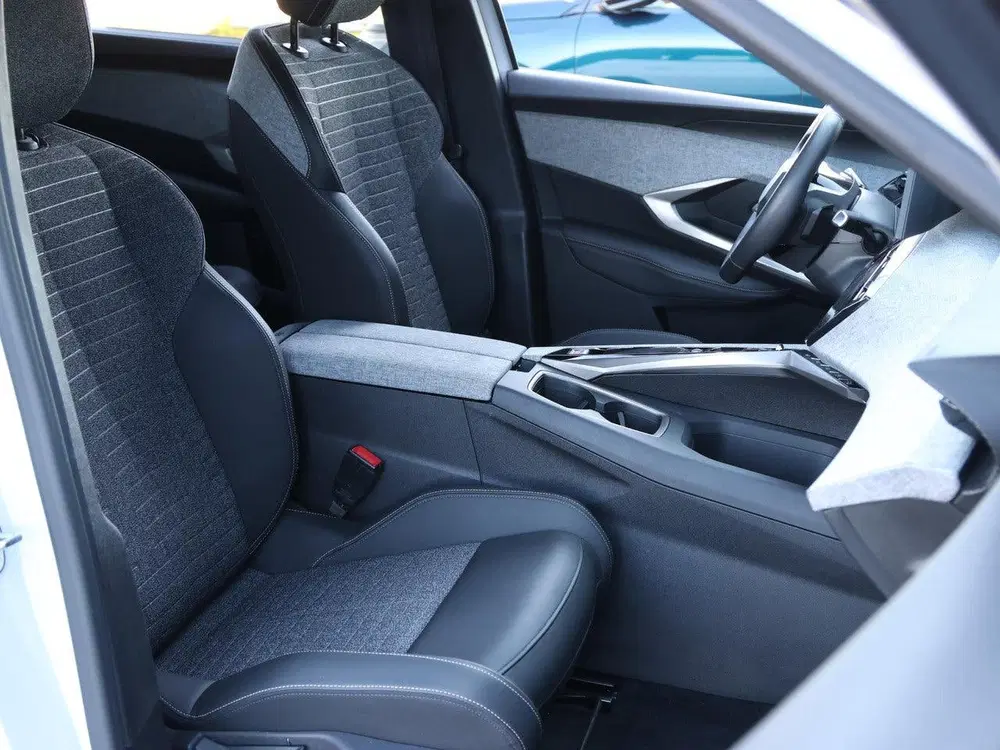 Peugeot 5008 1.2 Allure Hybrid 145 Camera uit 2025, foto 9
