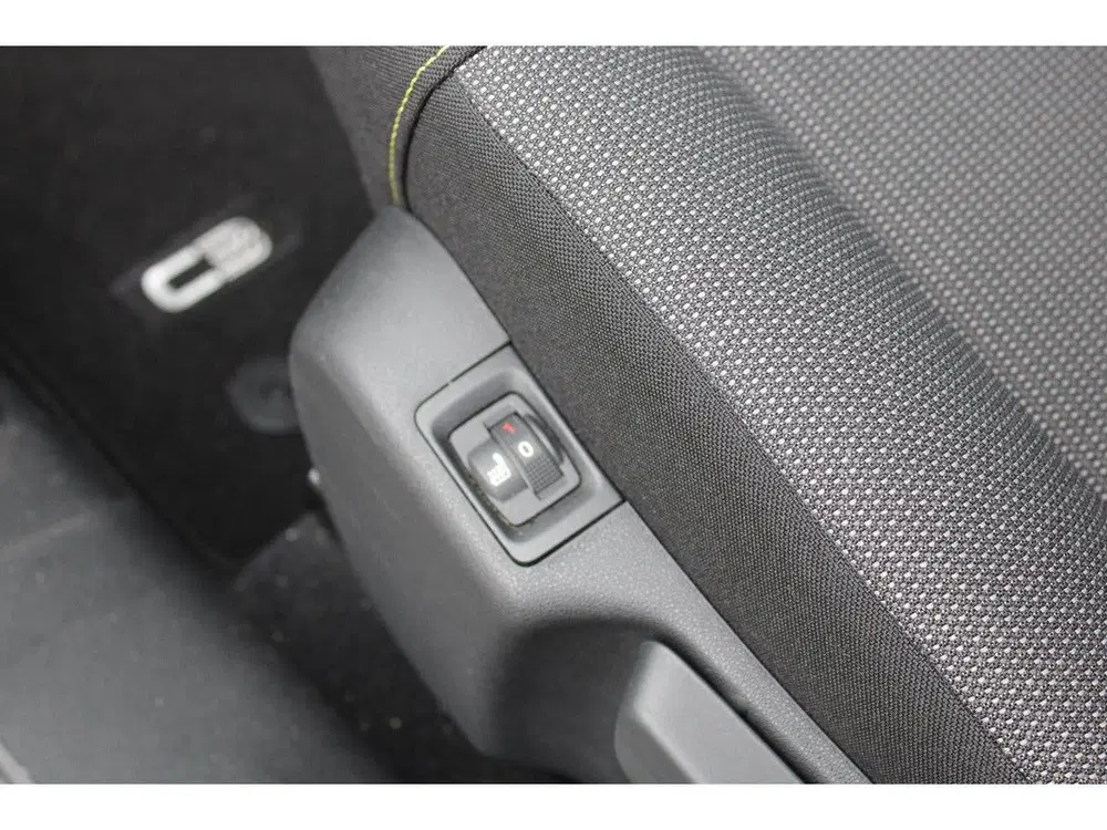 Citroën C3 1.2 PureTech Feel Stoelverwarming Voor uit 2022, foto 12