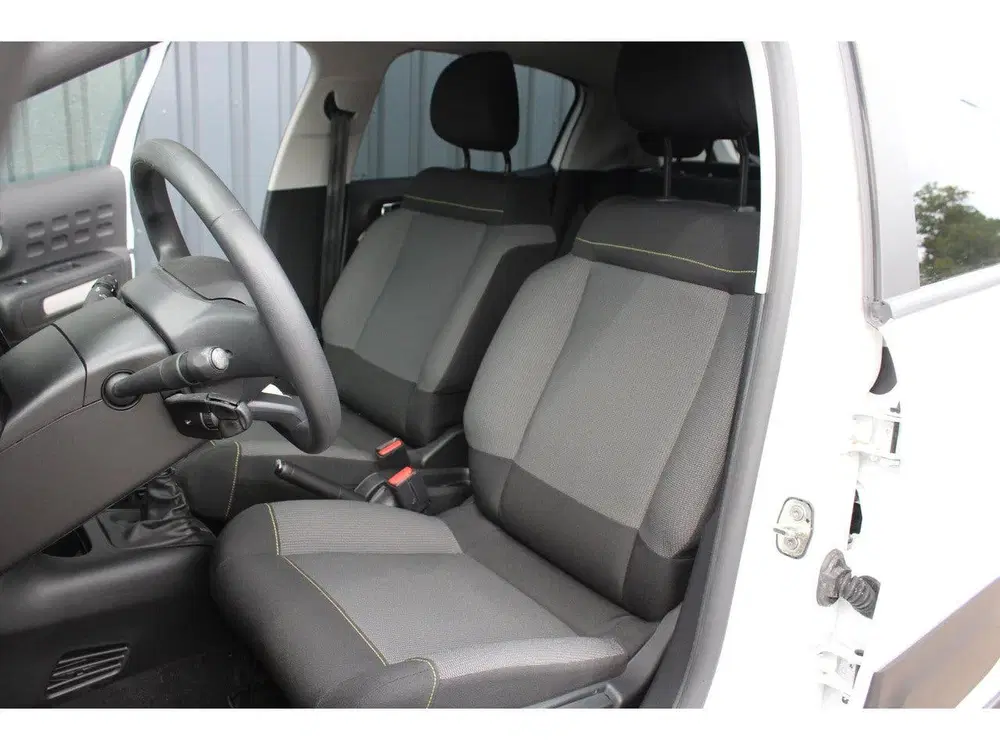 Citroën C3 1.2 PureTech Feel Stoelverwarming Voor uit 2022, foto 13