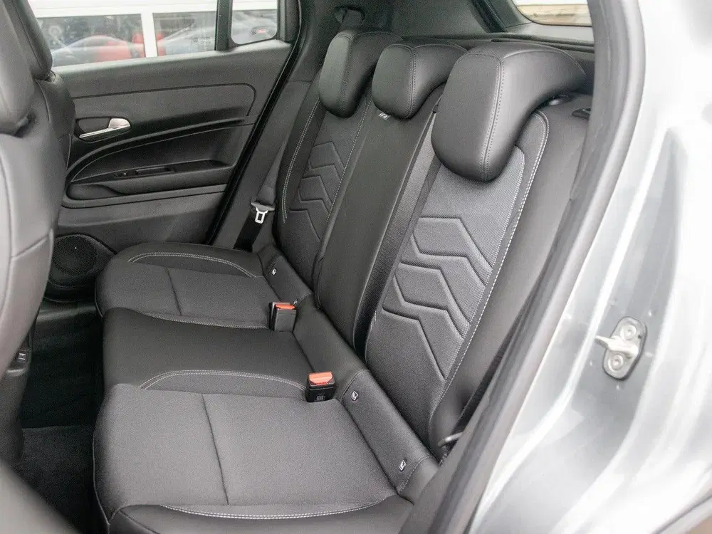 Jeep Avenger 1.2 e-Hybrid Black Edition uit 2026, foto 13